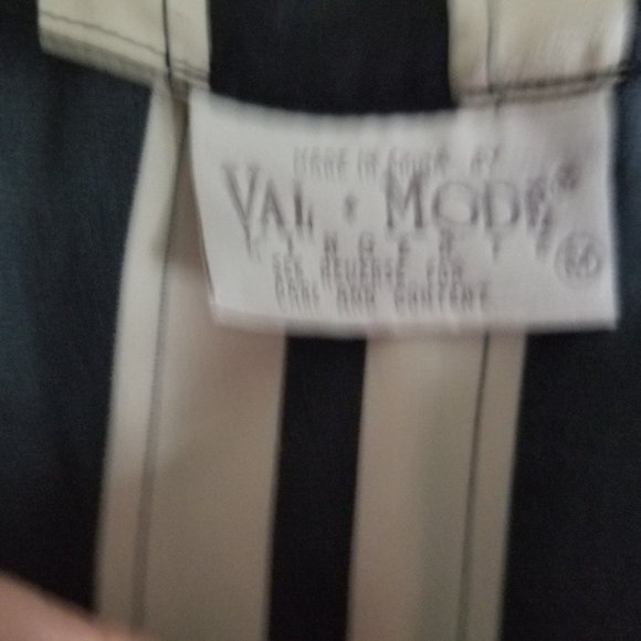 Vintage Satin Pajama's - Picture 2 of 5